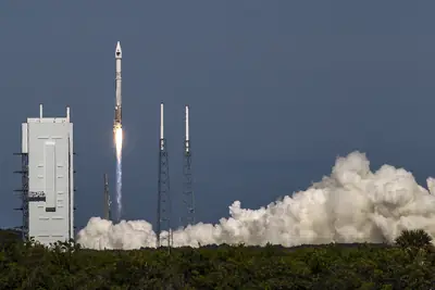 Foguetão Atlas V a descolar do Cabo Canaveral com um satélite de GPS, em outubro de 2014